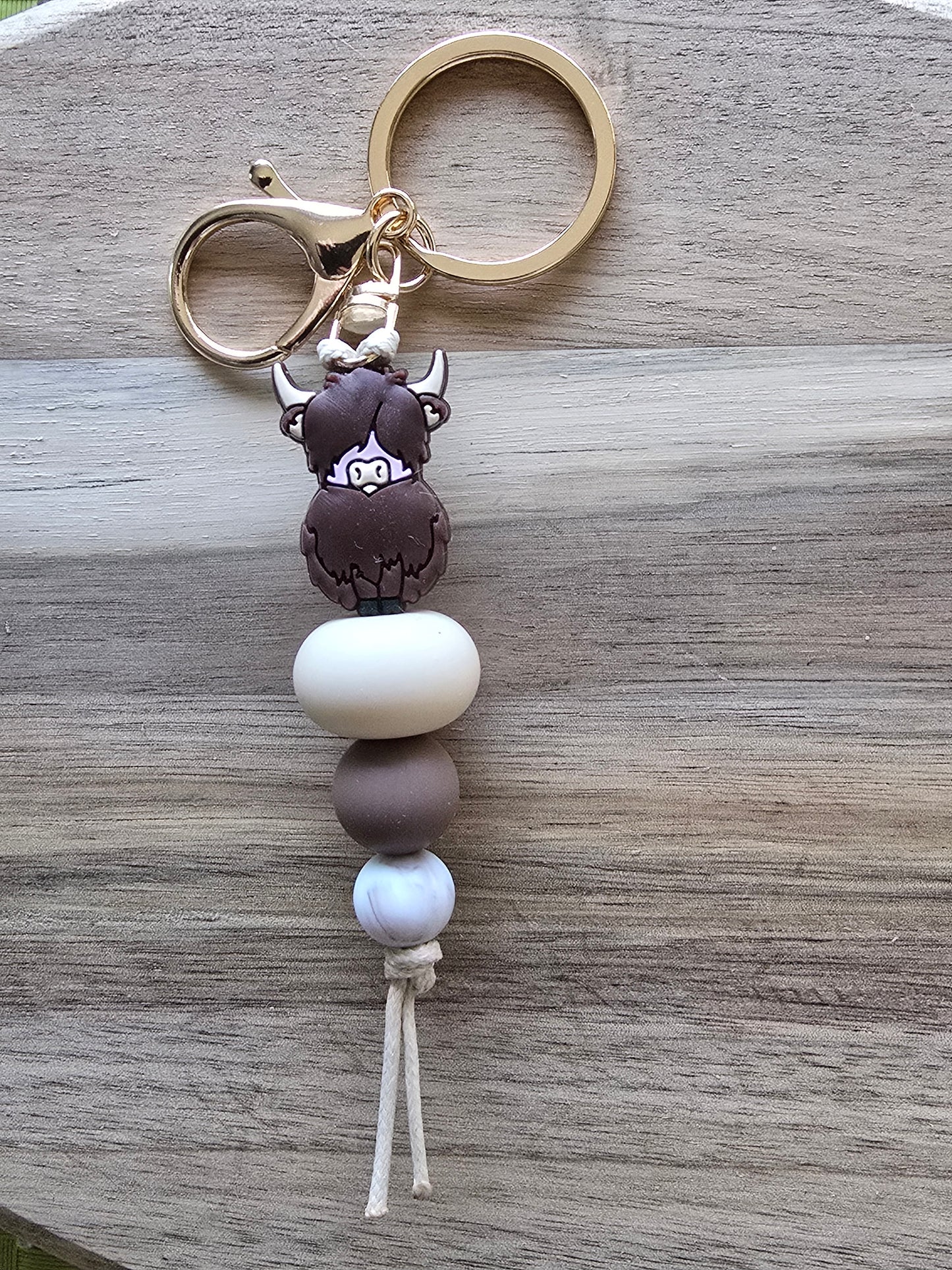 Highland Cow Keyring Silicone Bead - Brown and Brushed Gold Design | Handmade Keyring | 8 Colours