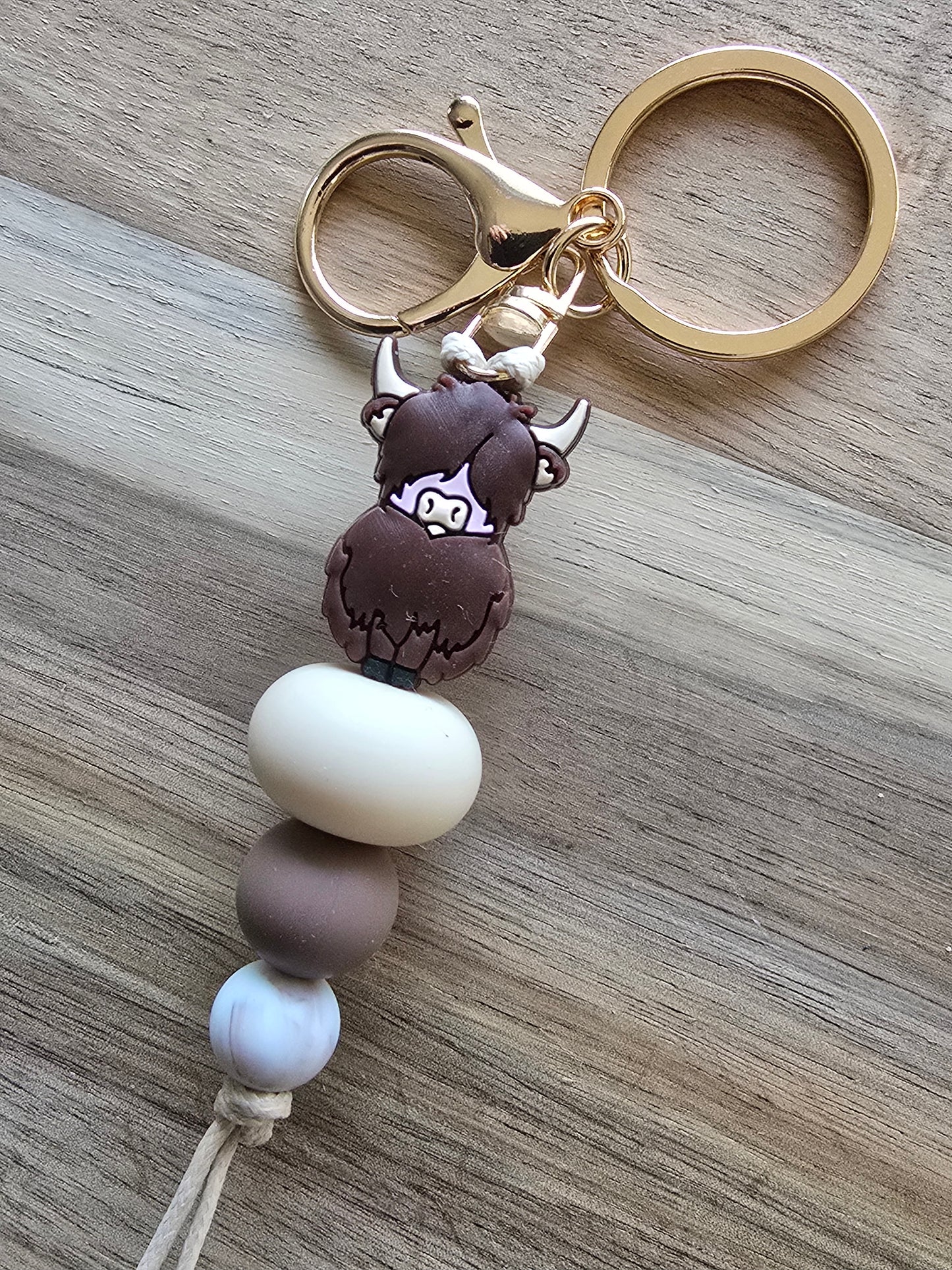 Highland Cow Keyring Silicone Bead - Brown and Brushed Gold Design | Handmade Keyring | 8 Colours