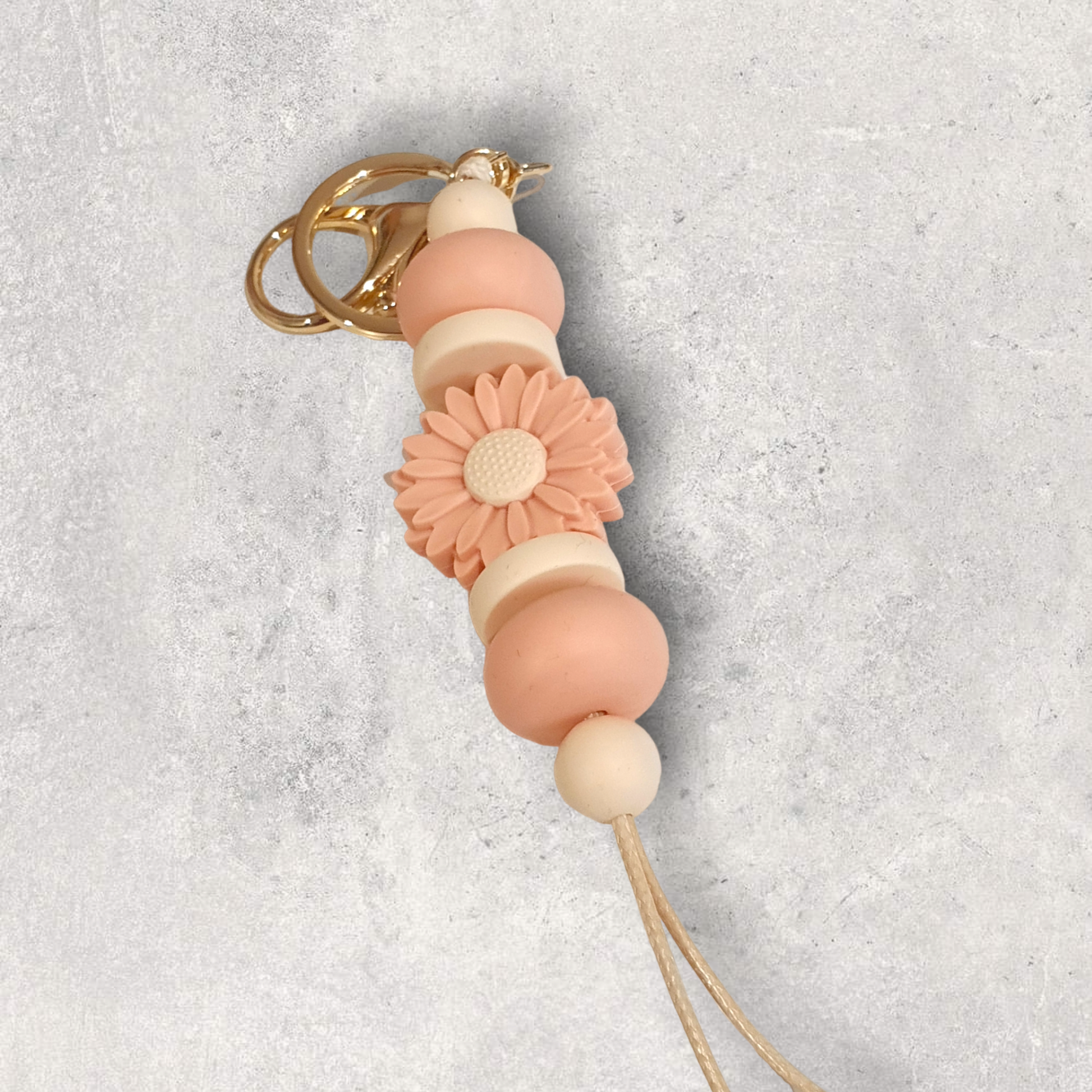 Peach and Cream Daisy Silicone Beaded Keyring | Bag Tag - PeppaTree Design Store